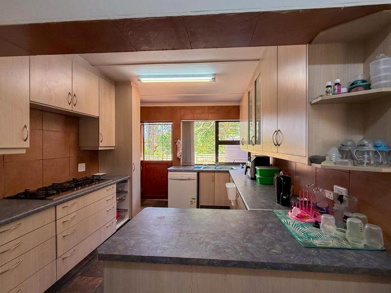 6 Bedroom Property for Sale in Denneoord Western Cape